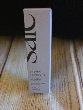 Glowy Super Gel Lightweight Dewy Multipurpose Illuminator 15 ml